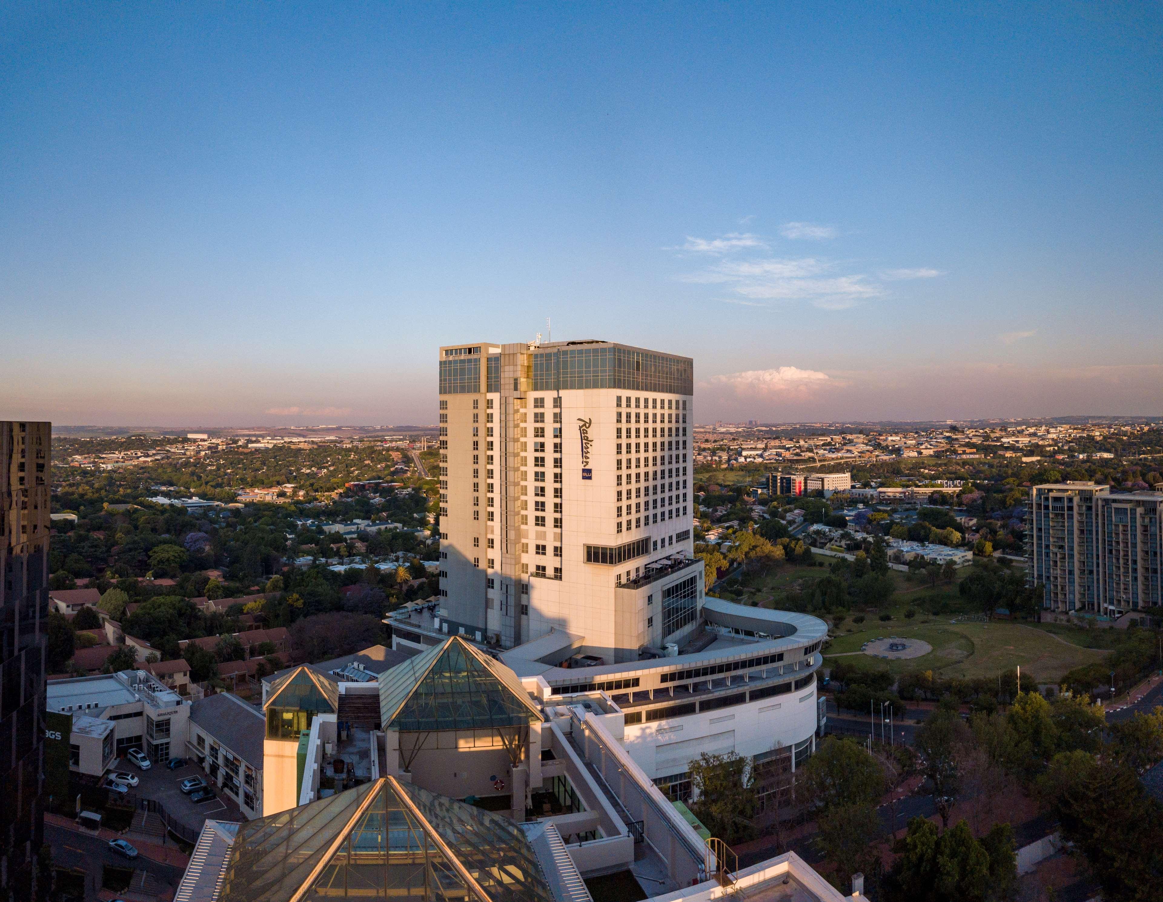 Radisson Blu Hotel Sandton, Johannesburg Exterior photo